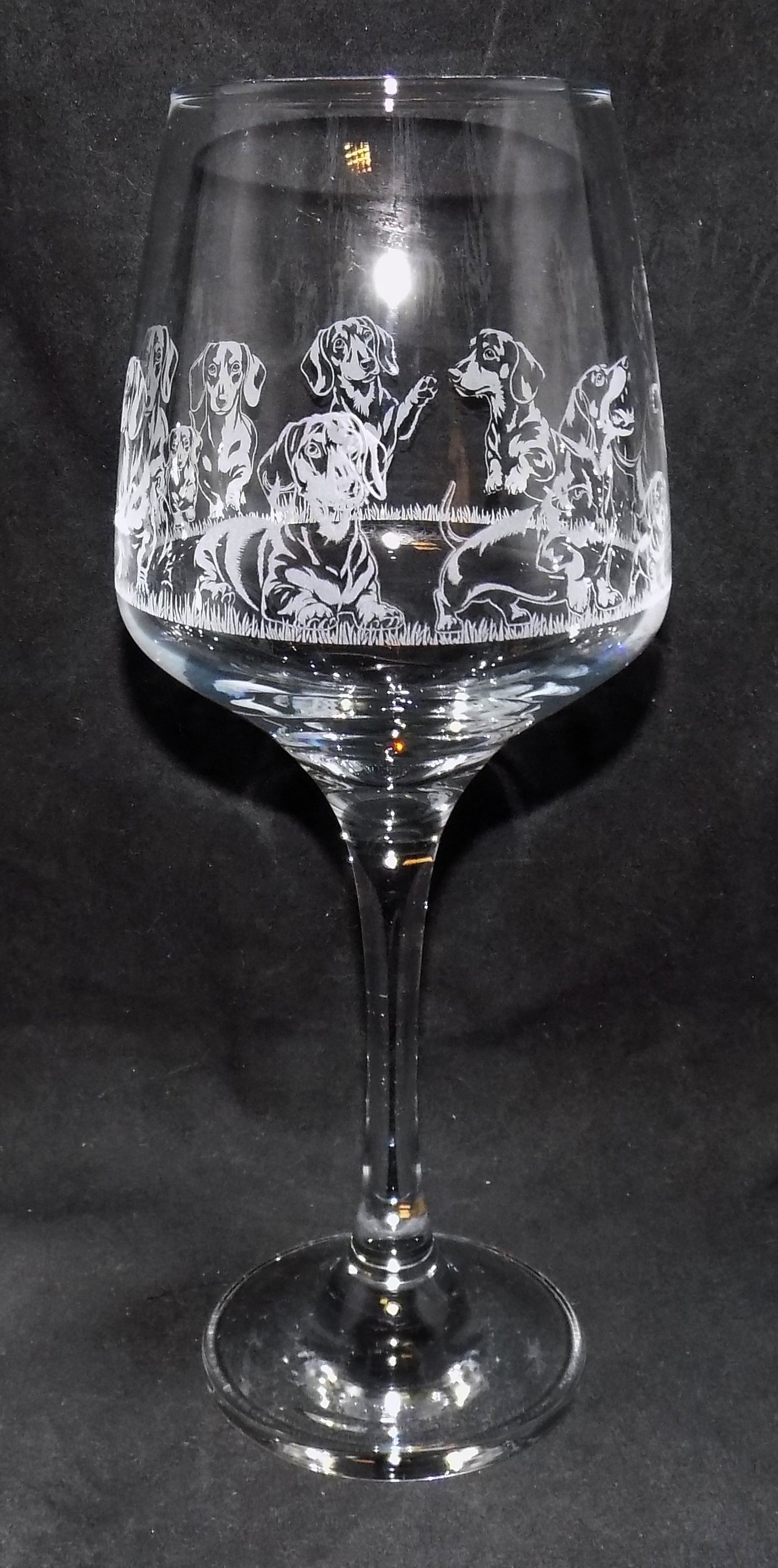 Dachshund Detailed Engraved Wine Glass