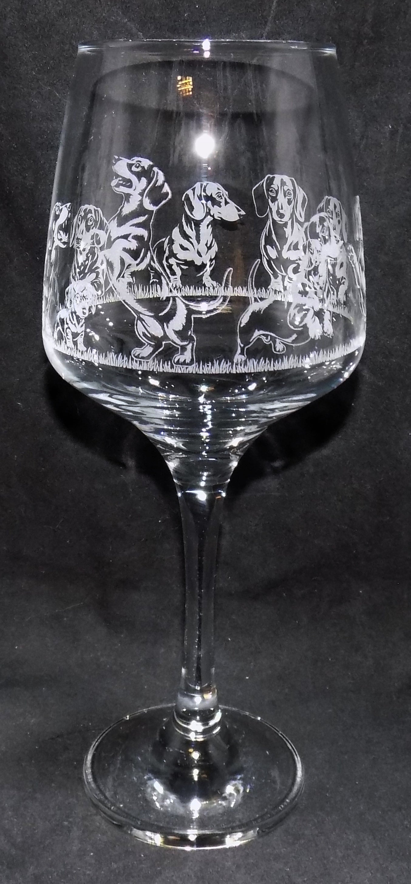 Dachshund Detailed Engraved Wine Glass