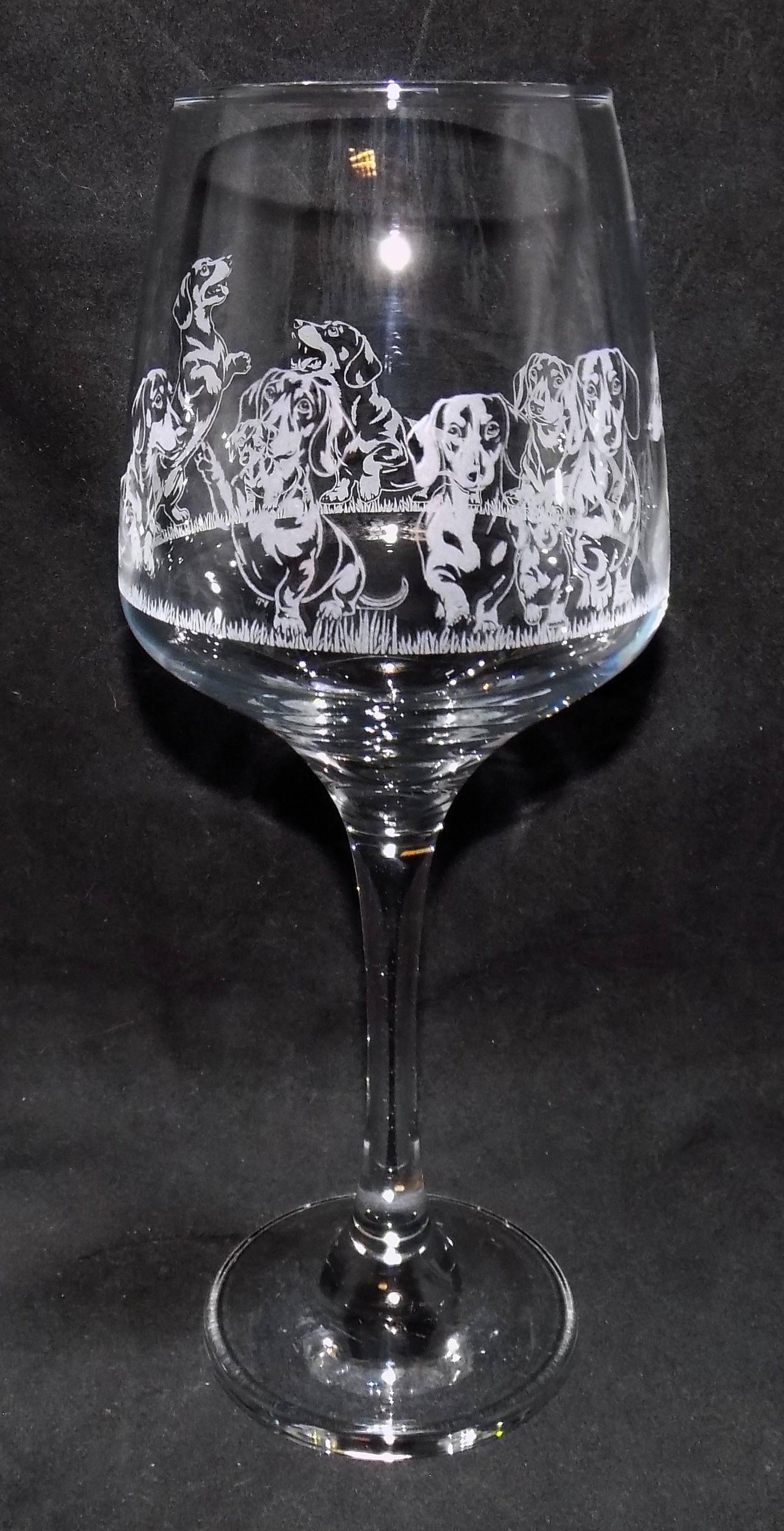 Dachshund Detailed Engraved Wine Glass