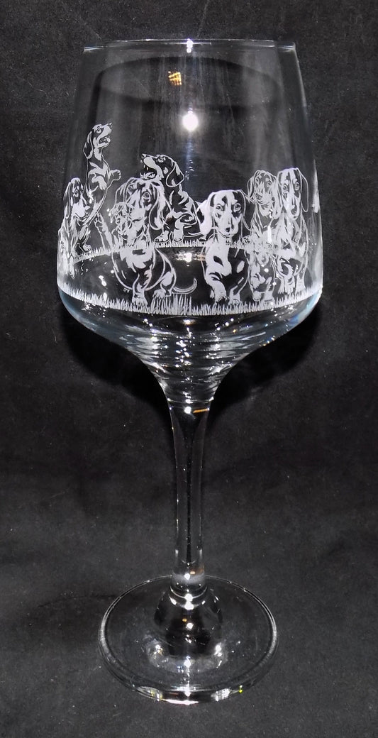 Dachshund Detailed Engraved Wine Glass